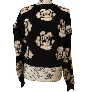 NWT Threaded Leaf Black/Cream Super Soft Rose Pattern Crewneck Fall Sweater - L